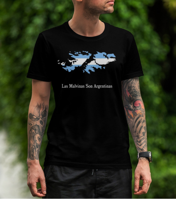 Las Malvinas Son Argentinas Map With Argentine Flag Colors T-Shirt
