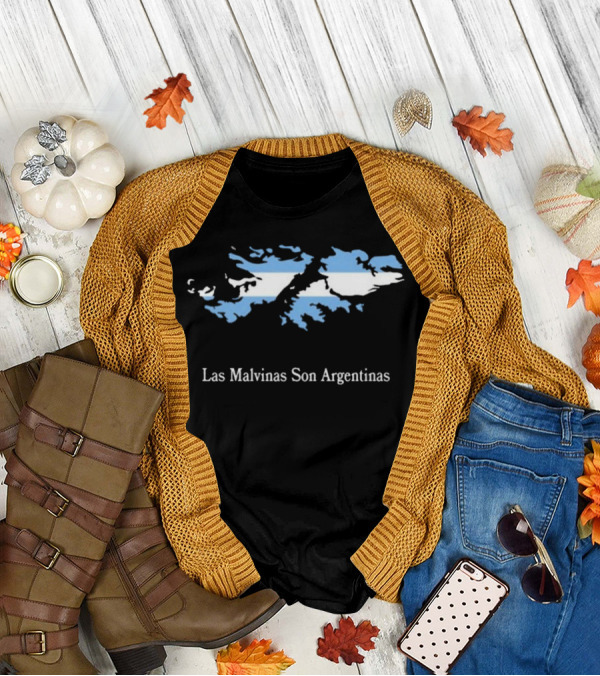 Las Malvinas Son Argentinas Map With Argentine Flag Colors T-Shirt