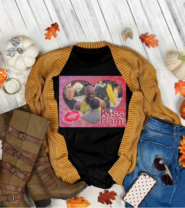 "Lebron James Lakers Kiss Cam Moment With Heart And Lip Graphic" T-Shirt