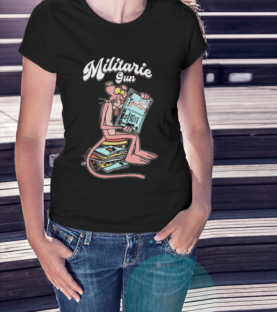 Militarie Gun Pink Panther Reading Comics T-Shirt