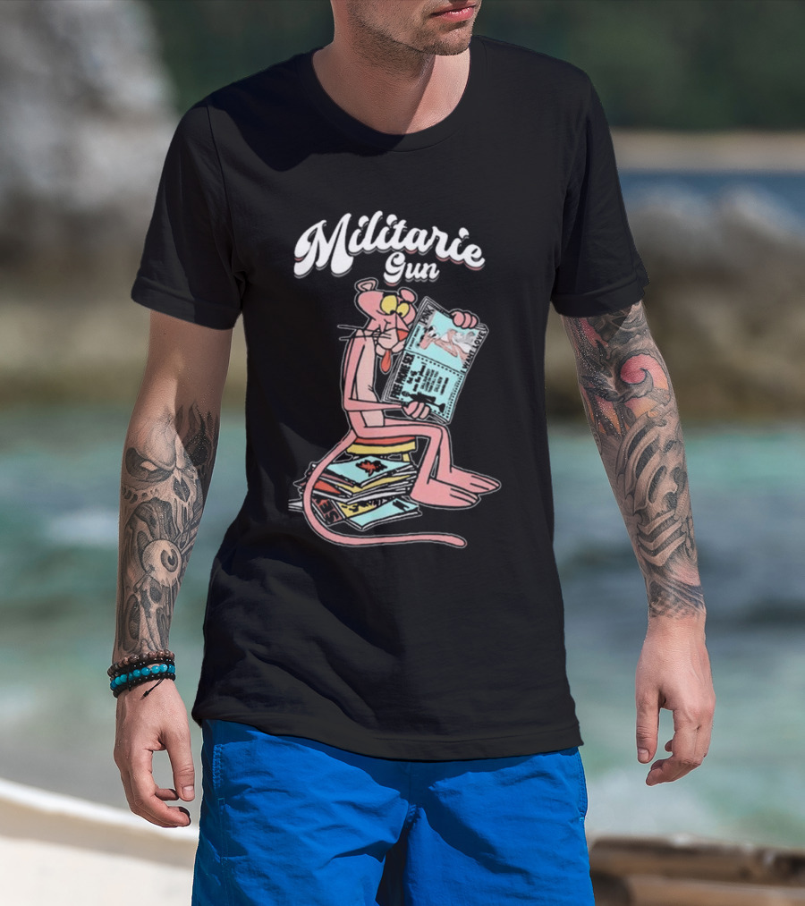Militarie Gun Pink Panther Reading Comics T-Shirt