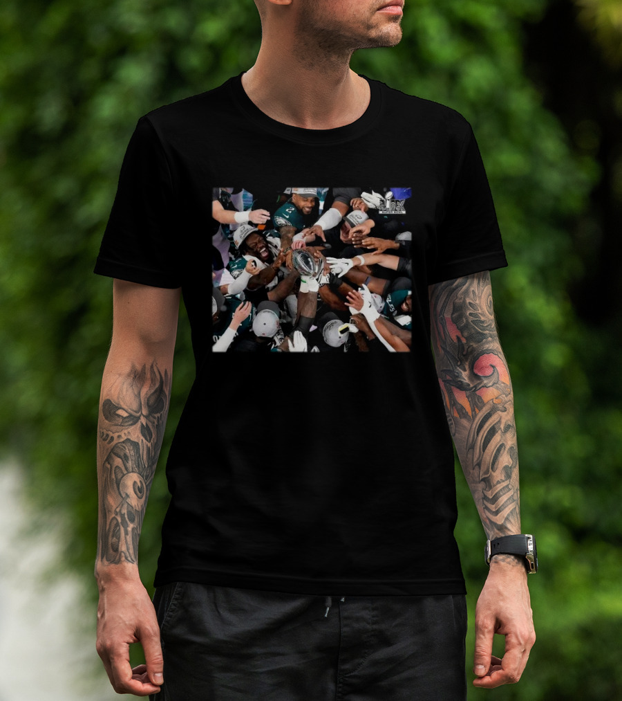 Philadelphia Eagles Super Bowl LIX Champions Celebration With Trophy T-Shirt