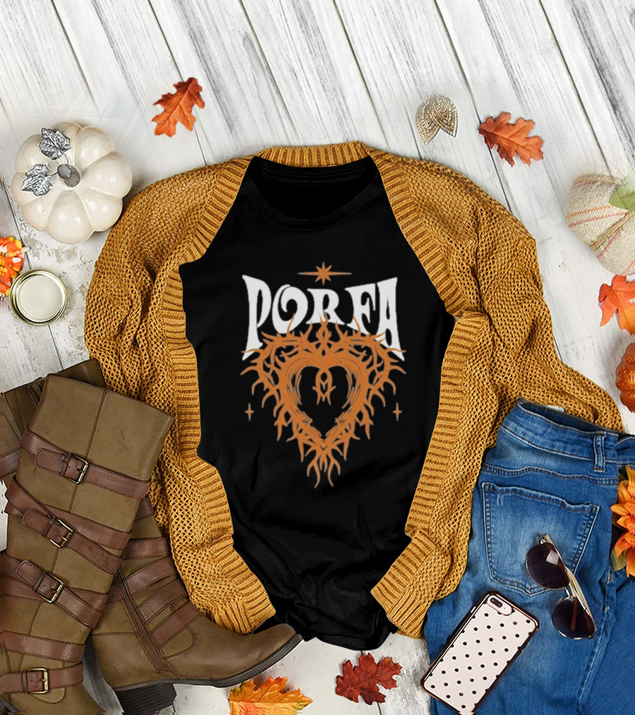 Porfa Stylized Text With Ornate Thorn Heart Design T-Shirt
