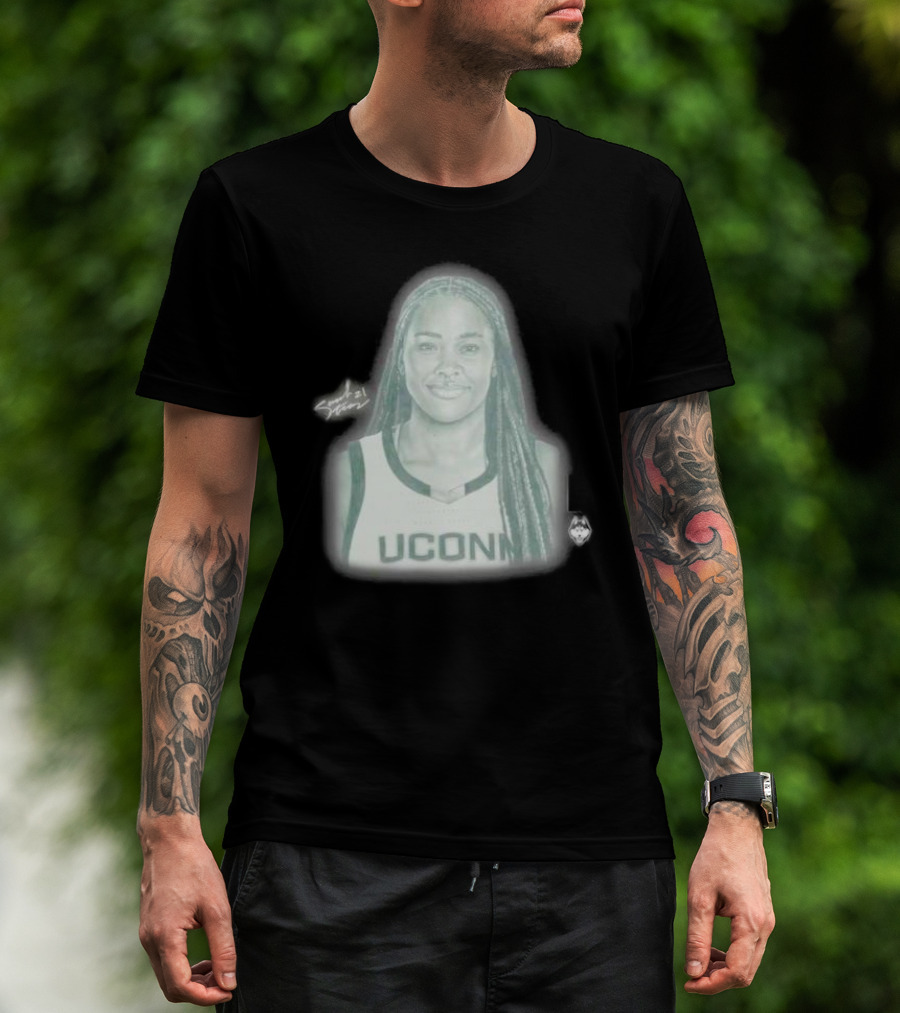 Sarah Strong UConn Huskies Signature Pencil Drawing T-Shirt
