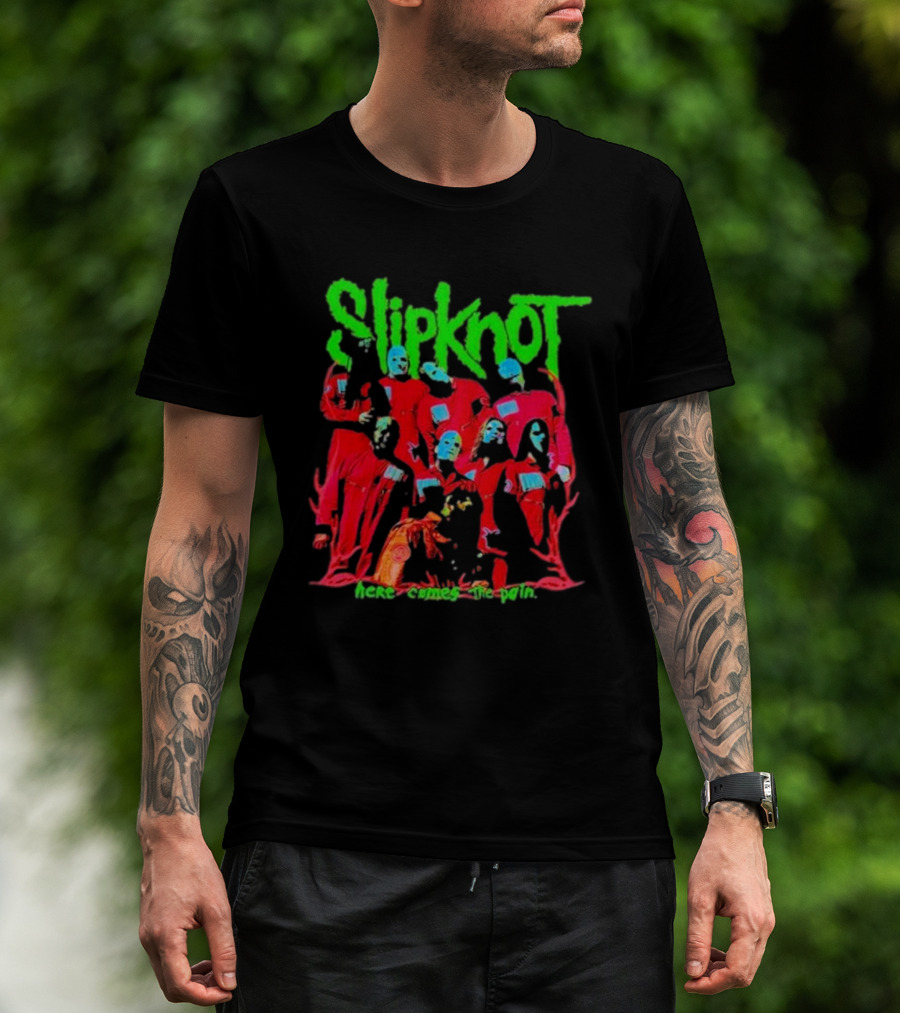 Slipknot Here Comes The Pain Text With Red Figures And Green Logo T-Shirt