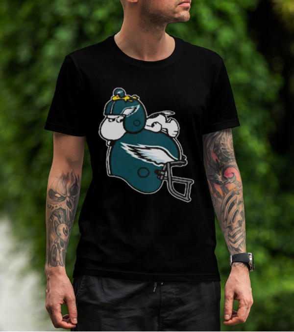 Snoopy Woodstock Relaxing Philadelphia Eagles Football Helmet T-Shirt