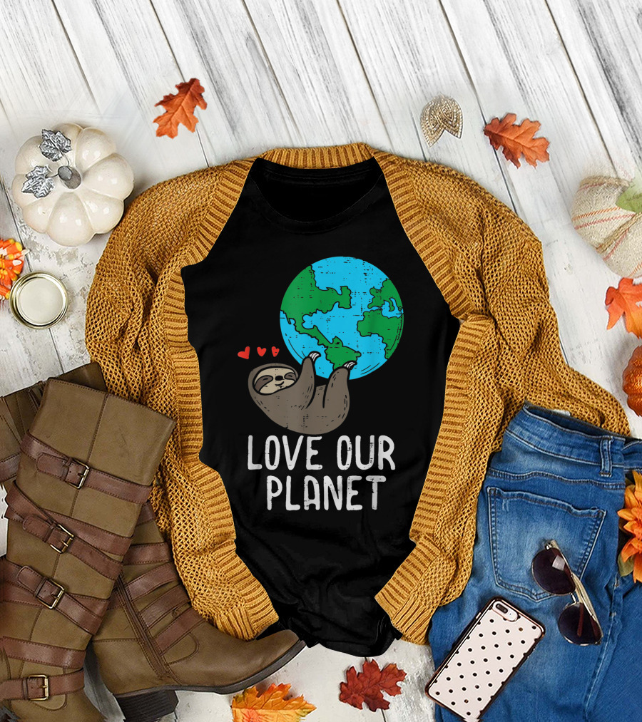 Love Our Planet Sloth Hanging Earth Day Cute Men Hearts Earth T-Shirt
