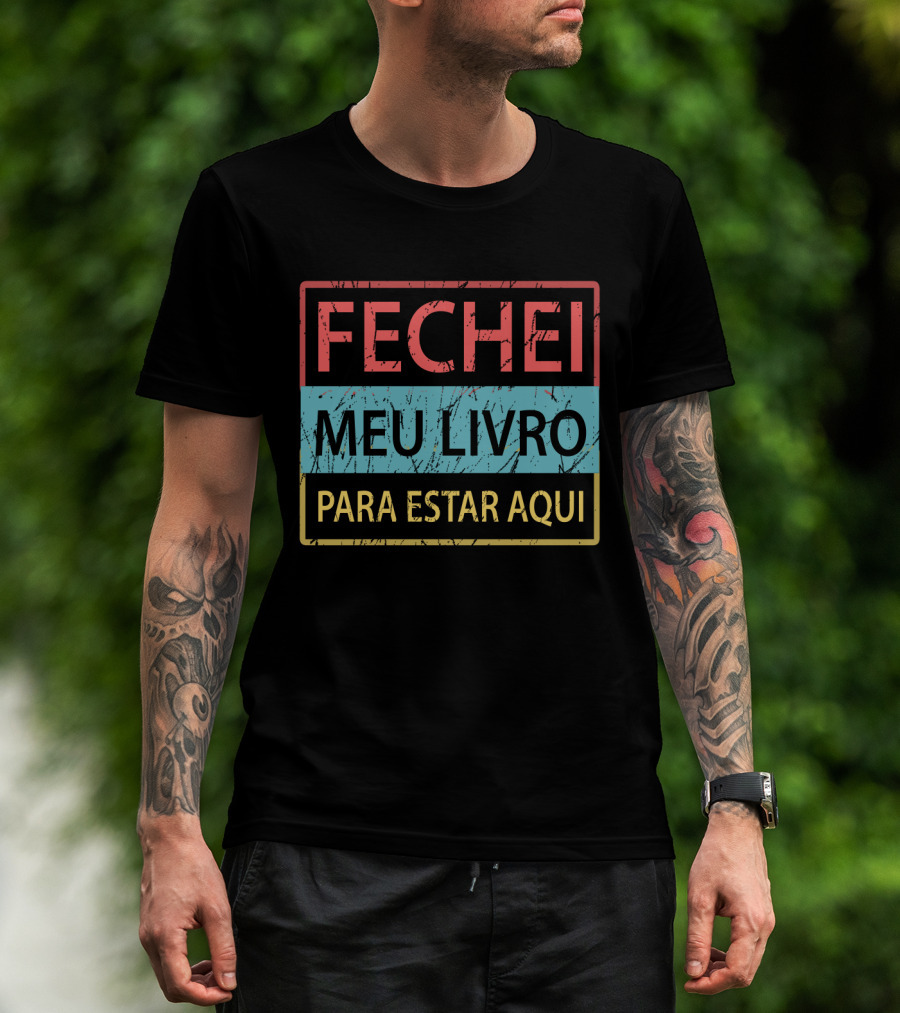 Fechei Meu Livro Para Estar Aqui Vintage Distressed Style Text Blocks T-Shirt