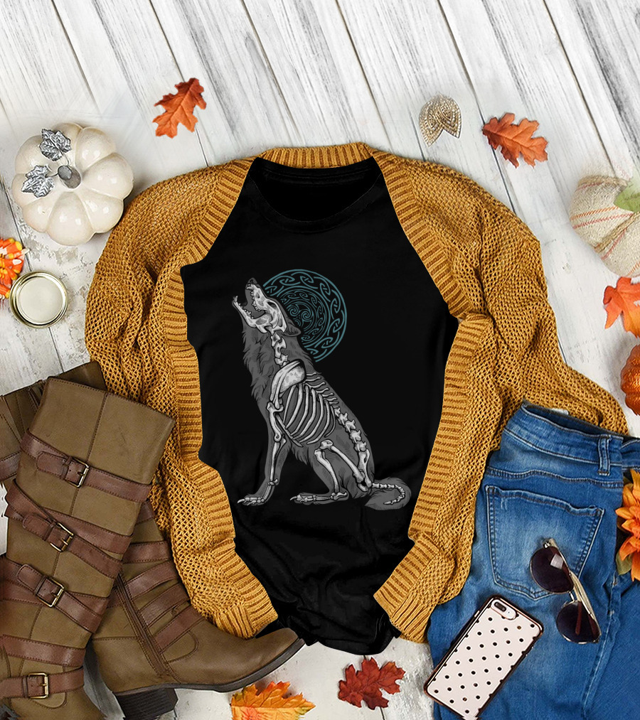 Moon Howl Viking Wolf Skeleton Celtic Circle T-Shirt