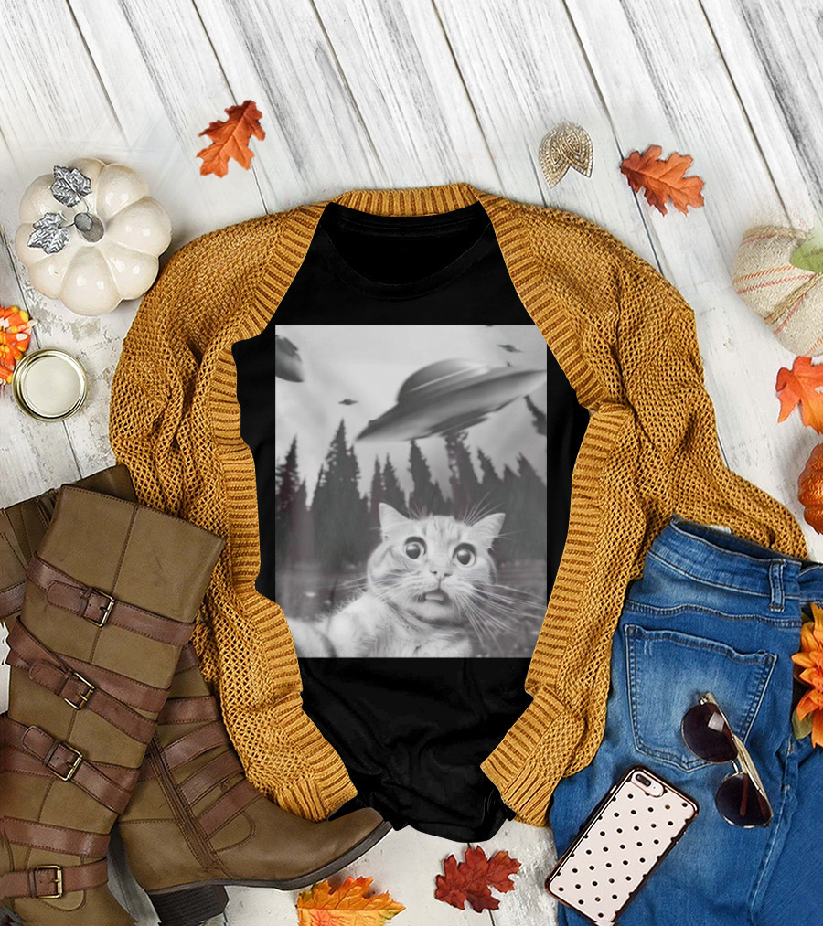 Cat UFO Selfie Forest Encounter Spaceship Sighting T-Shirt