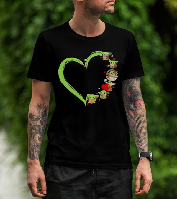Baby Yoda Cute Heart Green Outline Mandalorian Grogu Love T-Shirt