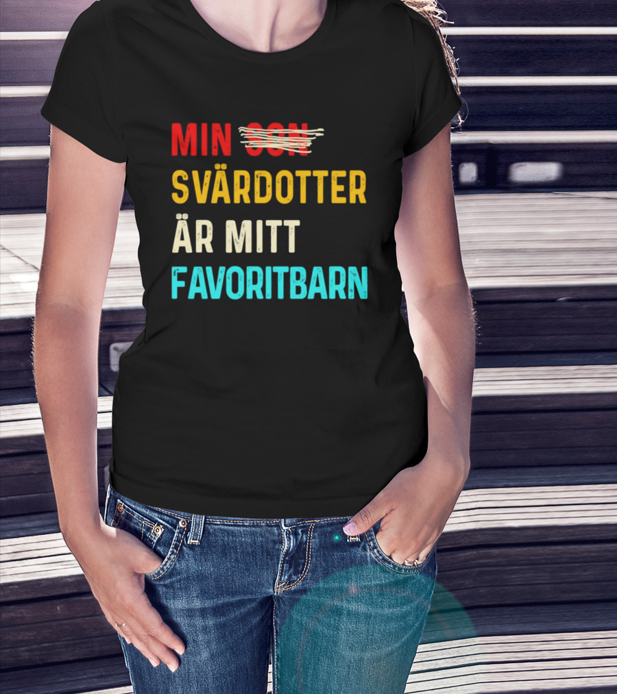 Min Svärdotter Är Mitt Favoritbarn Rolig Text T-Shirt