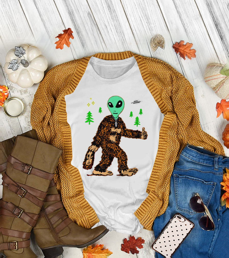 Alien Bigfoot Encounter Forest UFO Adventure T-Shirt