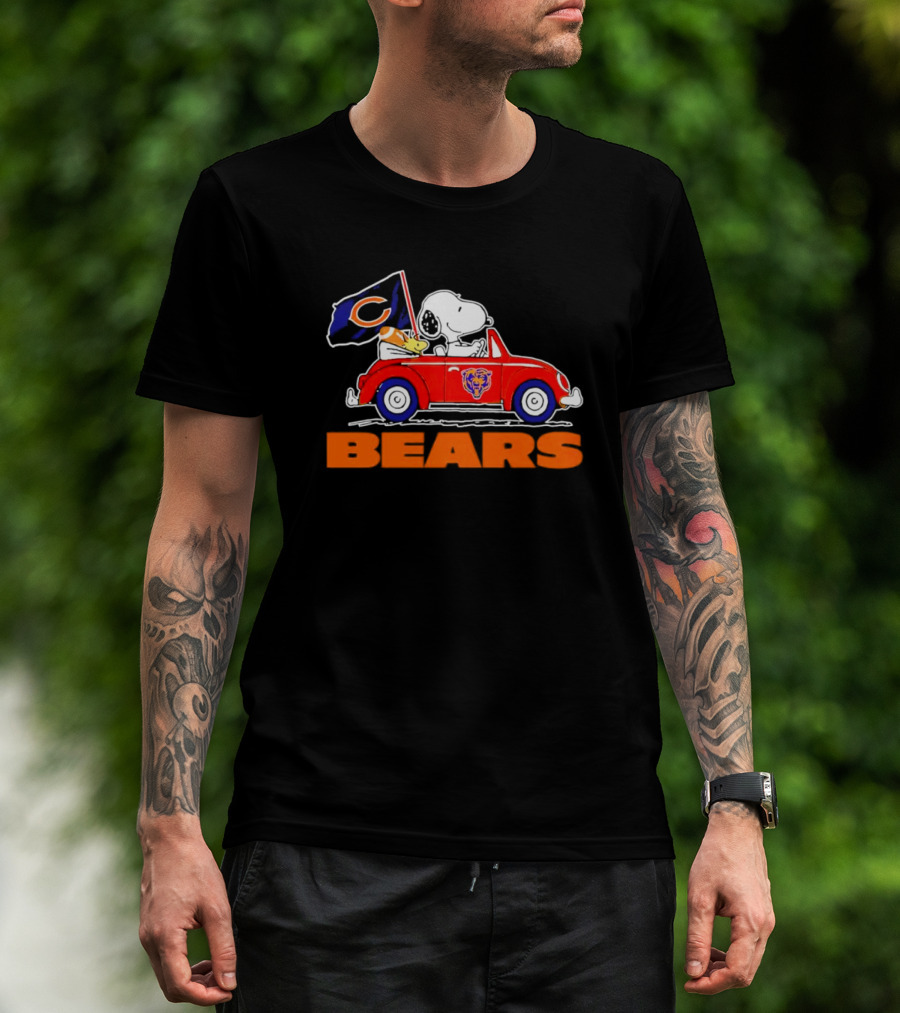Chicago Bears Snoopy And Woodstock Driving Car With Flag T-Shirt