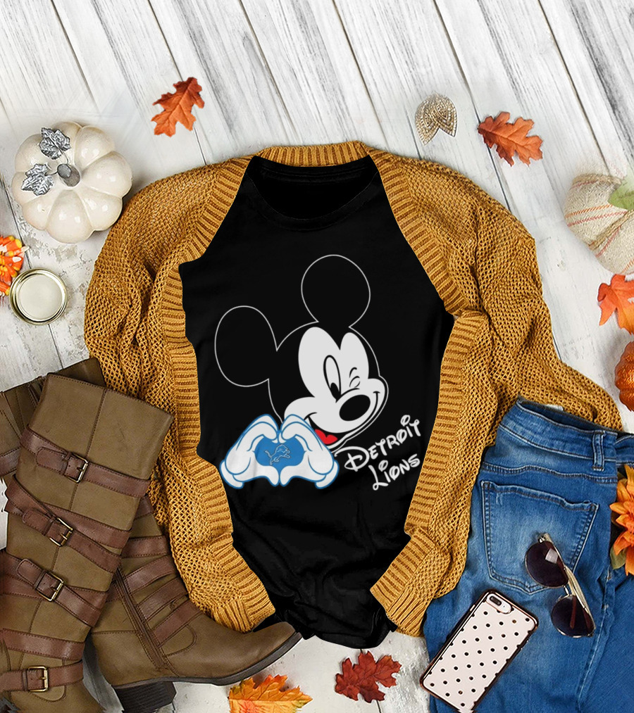 Mickey Detroit Lions Love Heart Gesture T-Shirt
