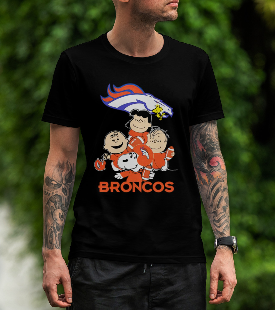 Peanuts Snoopy Denver Broncos Charlie Brown Lucy Linus T-Shirt