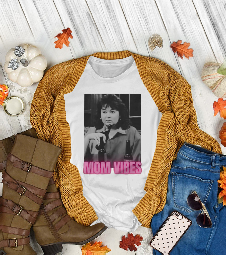 Mom Vibes Retro Style Black and White Image T-Shirt