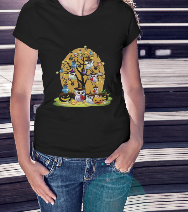 Owls With Witch Hats On Spooky Halloween Tree With Jack-O'-Lanterns T-Shirt