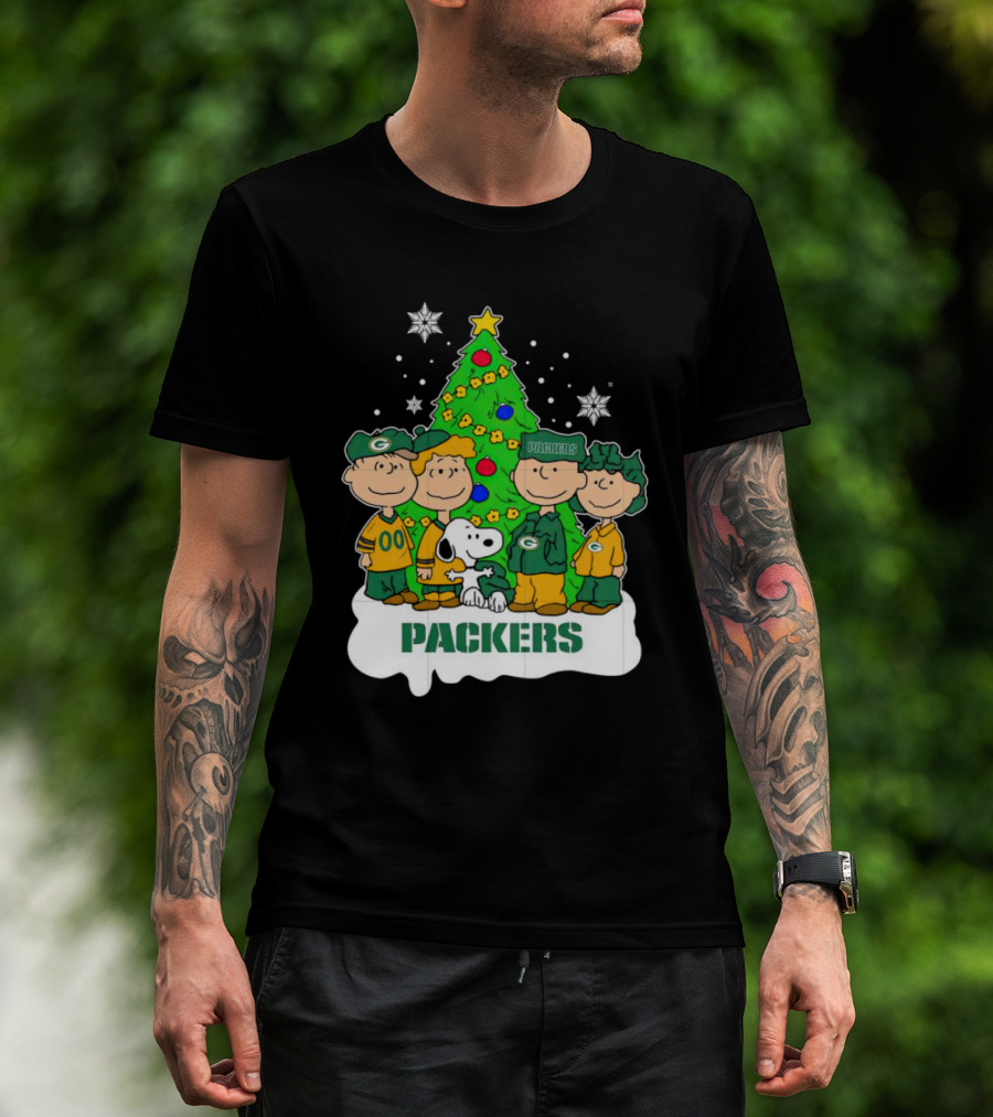 Green Bay Packers Christmas Peanuts Characters With Tree T-Shirt
