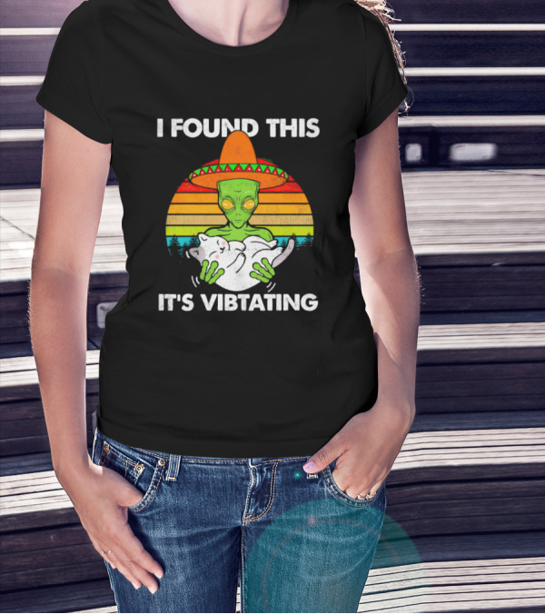 I Found This It's Vibrating Alien Cat Vintage Retro Sunset Sombrero T-Shirt