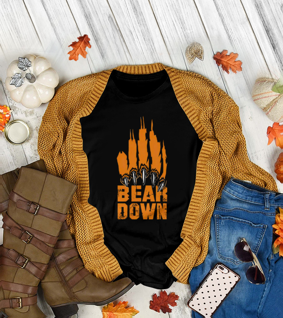 Bear Down Chicago Bears Claw Skyline T-Shirt