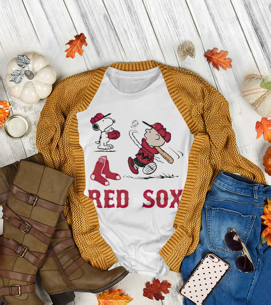 Charlie Brown Snoopy Boston Red Sox Baseball Play Peanuts Characters T-Shirt