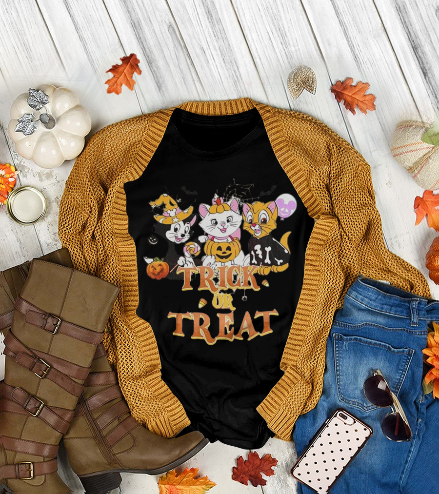Trick Or Treat Halloween Cats with Jack-O'-Lanterns and Bat Silhouettes Disneyland T-Shirt