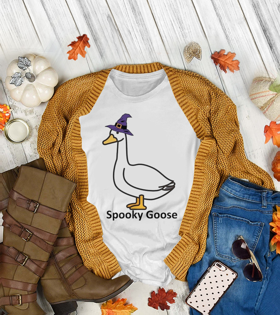 Spooky Goose Witch Hat Funny Goose Halloween T-Shirt
