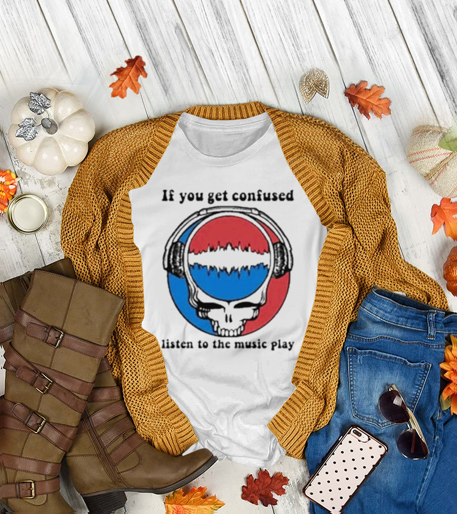 If You Get Confused Listen to the Music Play Skull with Headphones Red and Blue Soundwave T-Shirt