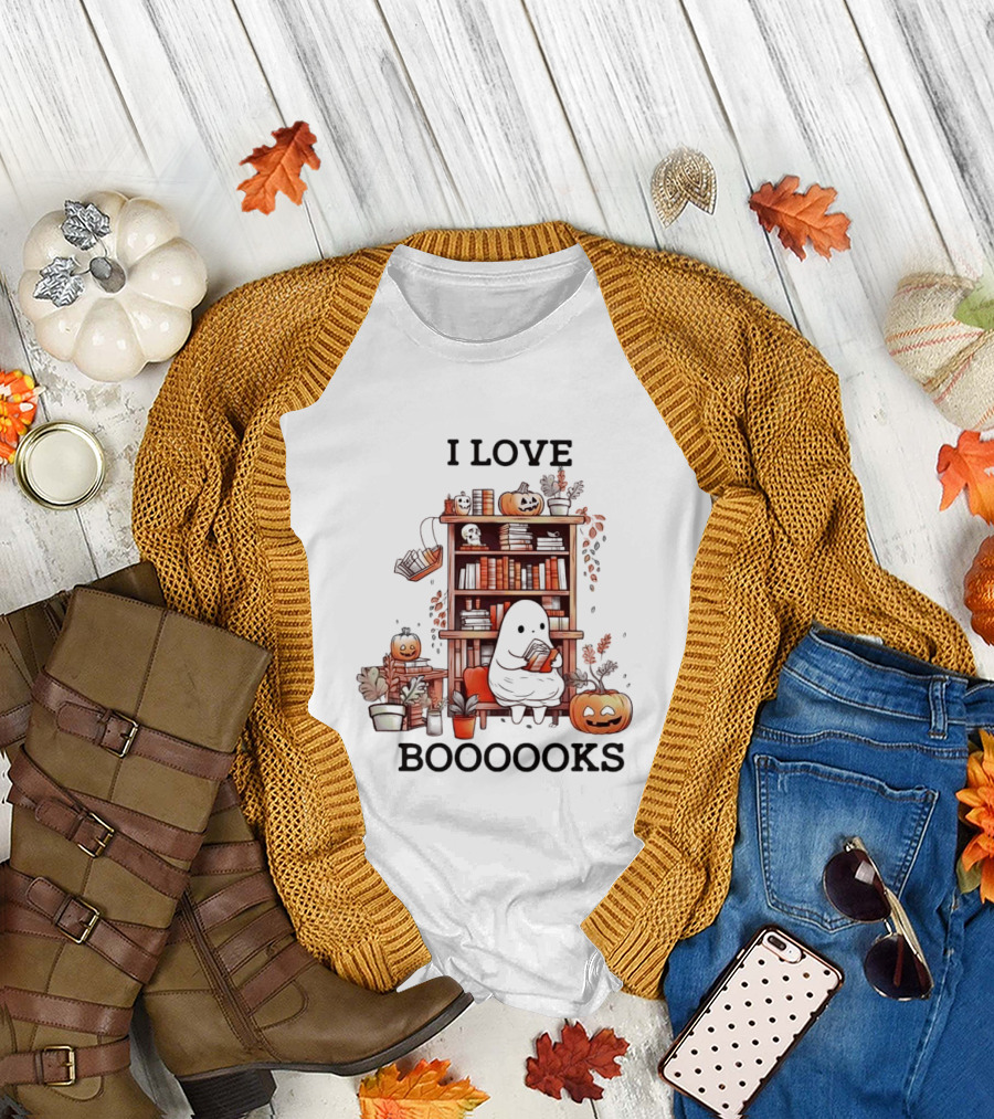 I Love Boooooks Ghost Reading with Pumpkins and Bookshelf Halloween T-Shirt