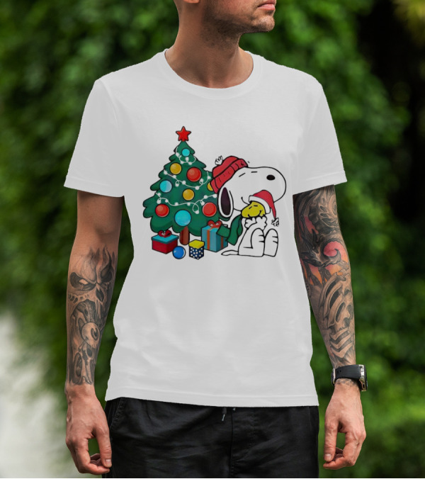 Snoopy Woodstock Christmas Tree Hug Gifts T-Shirt