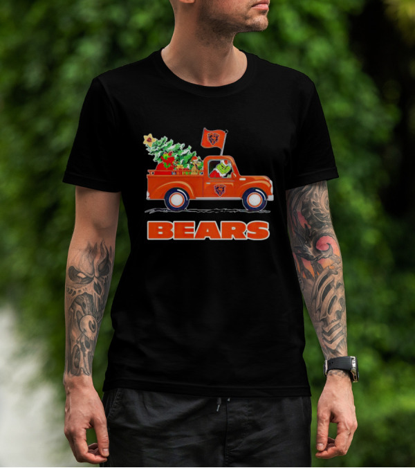Grinch Driving Christmas Truck With Chicago Bears T-Shirt