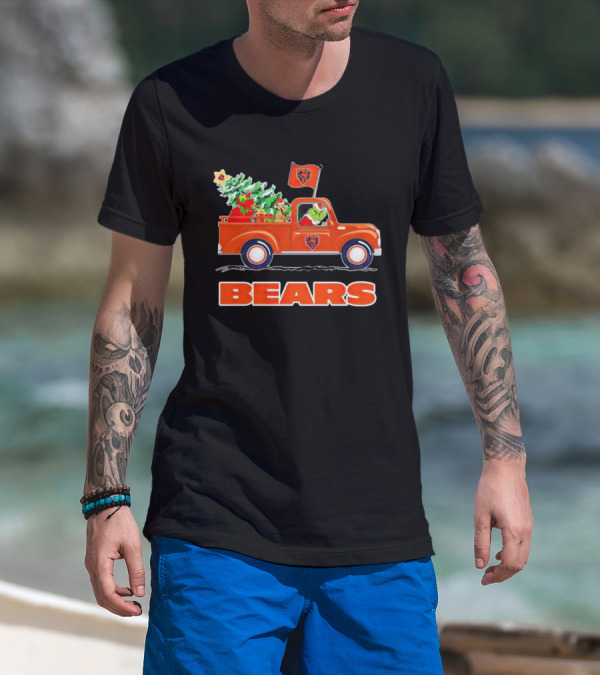 Grinch Driving Christmas Truck With Chicago Bears T-Shirt