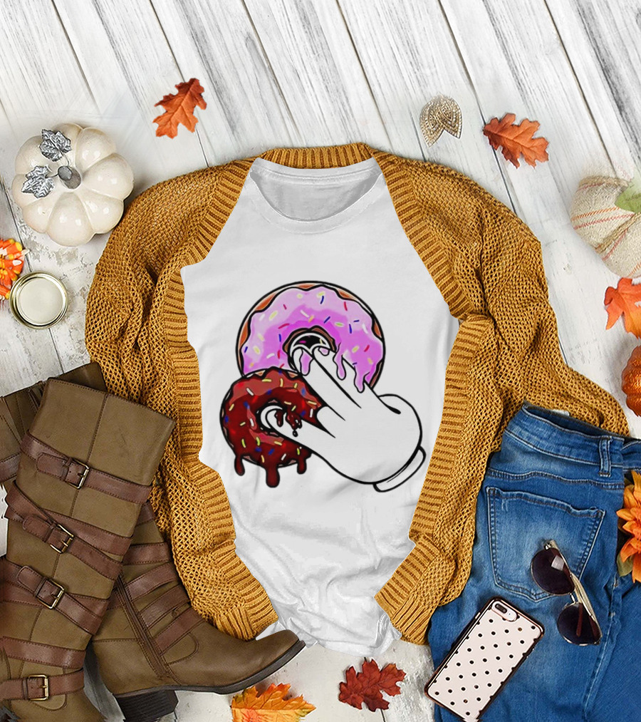 2 Pink Donuts 1 Brown Donut Animated Hand Gesture T-Shirt