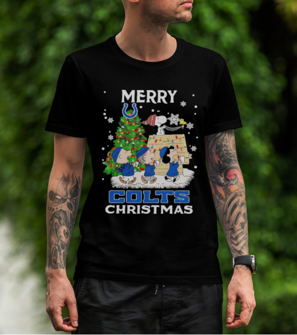 Merry Christmas Peanuts Characters Indianapolis Colts T-Shirt