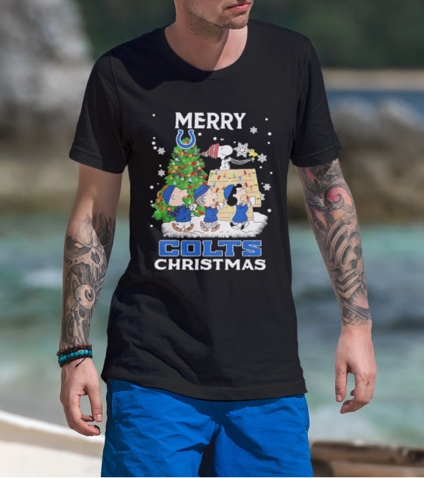 Merry Christmas Peanuts Characters Indianapolis Colts T-Shirt