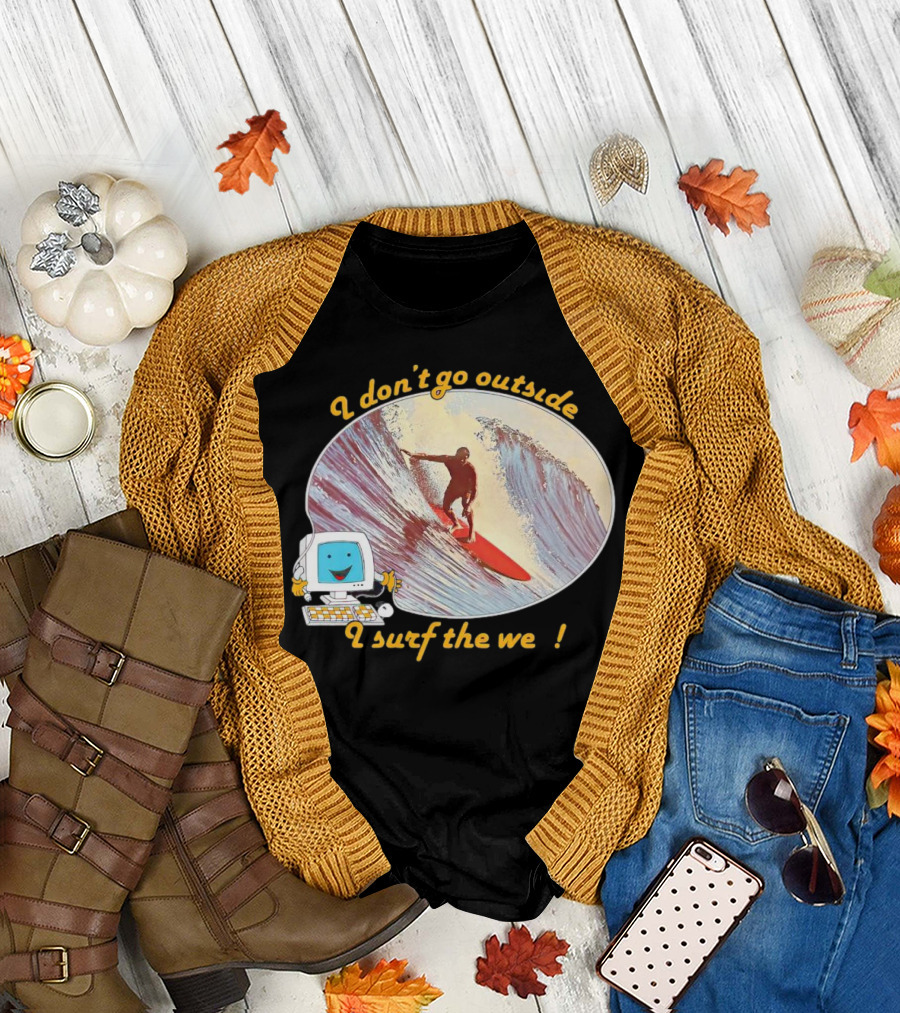 I don't go outside I surf the web surfer computer wave T-Shirt