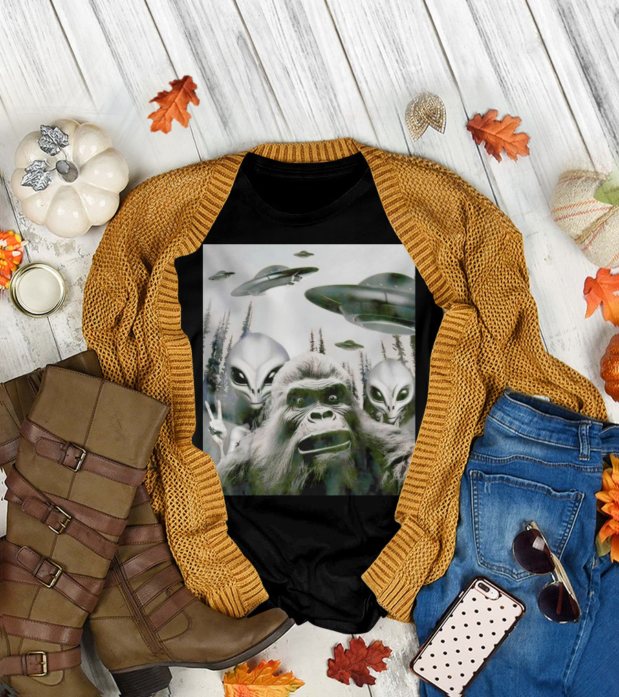 Bigfoot Aliens Selfie UFO Forest Adventure T-Shirt