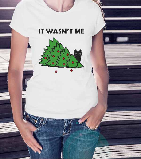 Cat Hiding Behind Christmas Tree It Wasn't Me T-Shirt