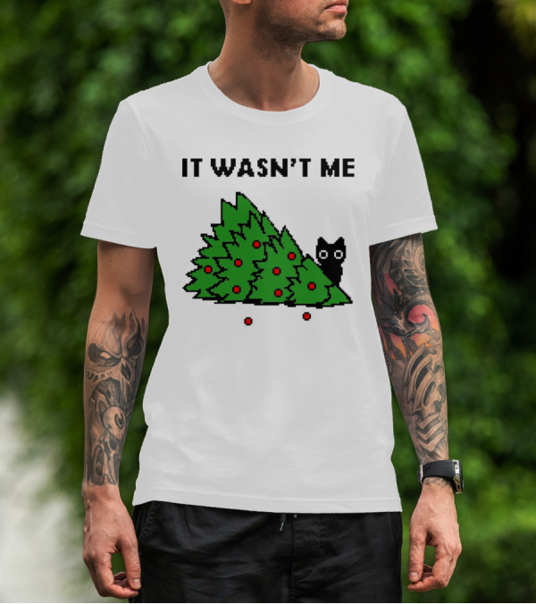 Cat Hiding Behind Christmas Tree It Wasn't Me T-Shirt