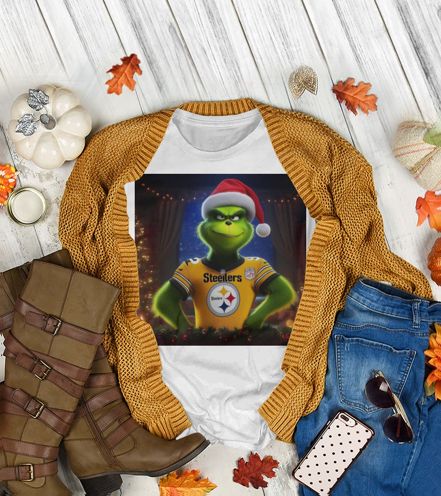 Grinch Wearing Pittsburgh Steelers Jersey Christmas Scene T-Shirt