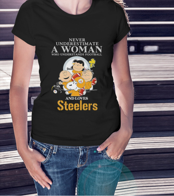 Peanuts Characters Never Underestimate A Woman Who Loves Steelers Football T-Shirt