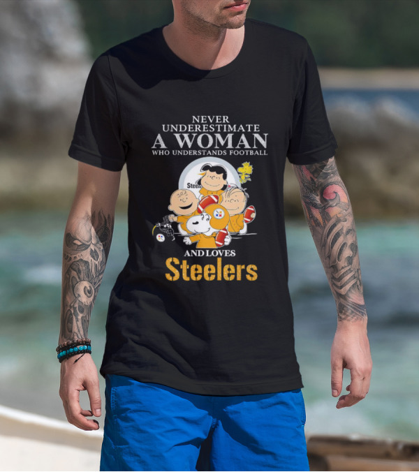 Peanuts Characters Never Underestimate A Woman Who Loves Steelers Football T-Shirt