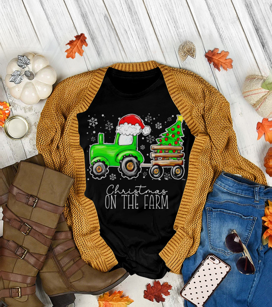 Christmas On The Farm Tractor Trailer Christmas Tree T-Shirt