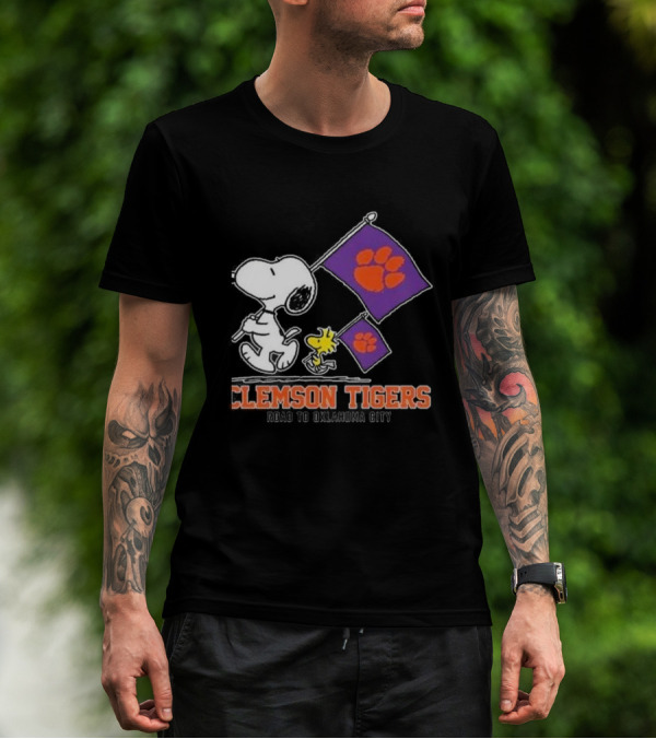Snoopy And Woodstock Clemson Tigers Journey To Oklahoma City With Paw Flags T-Shirt