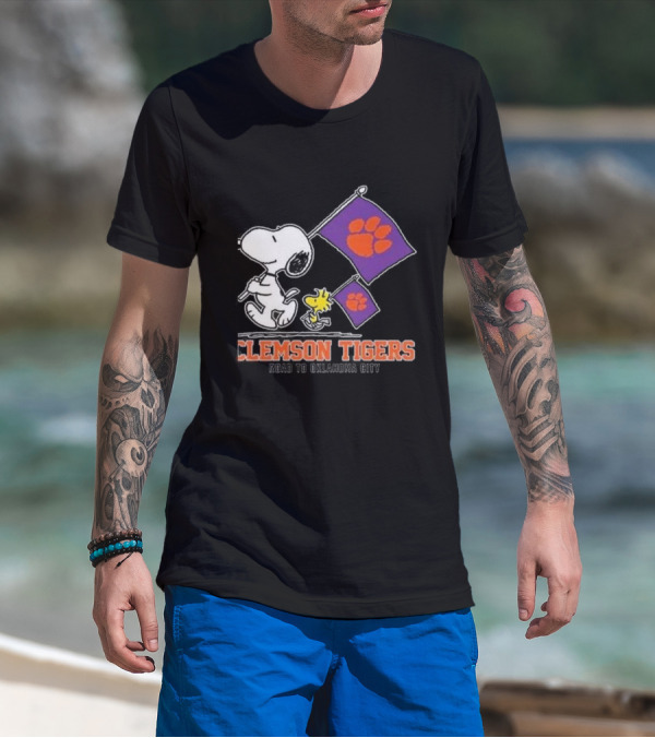 Snoopy And Woodstock Clemson Tigers Journey To Oklahoma City With Paw Flags T-Shirt