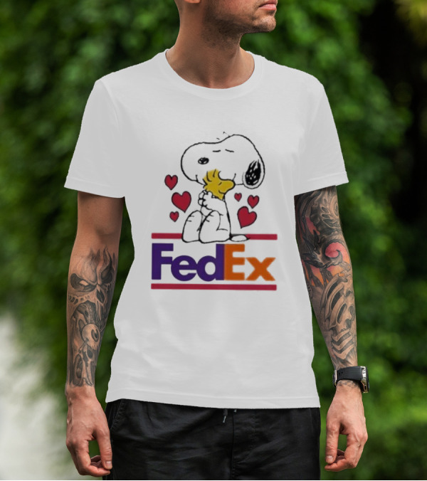 Snoopy Woodstock Hugs Hearts FedEx T-Shirt