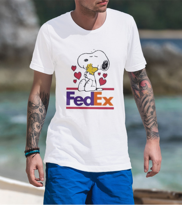 Snoopy Woodstock Hugs Hearts FedEx T-Shirt