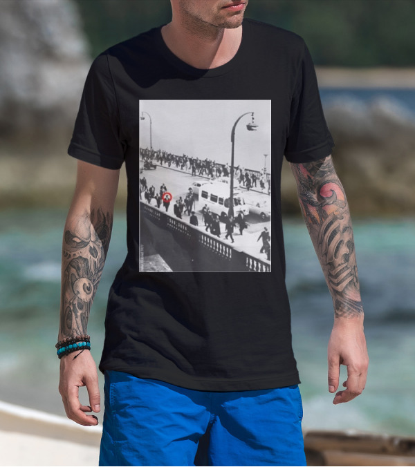 Peter Gabriel In 1977 Urban Crowd With Red Circle Highlight T-Shirt