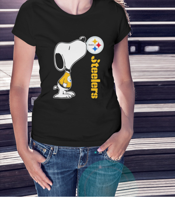 Snoopy Steelers Football Logo Kiss T-Shirt